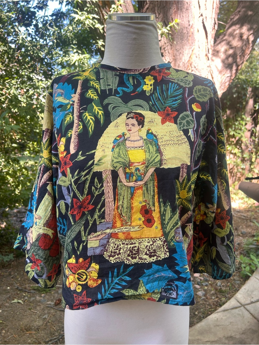 Karma brand Frida Kahlo boxy cotton top parrots tropical print Size Small